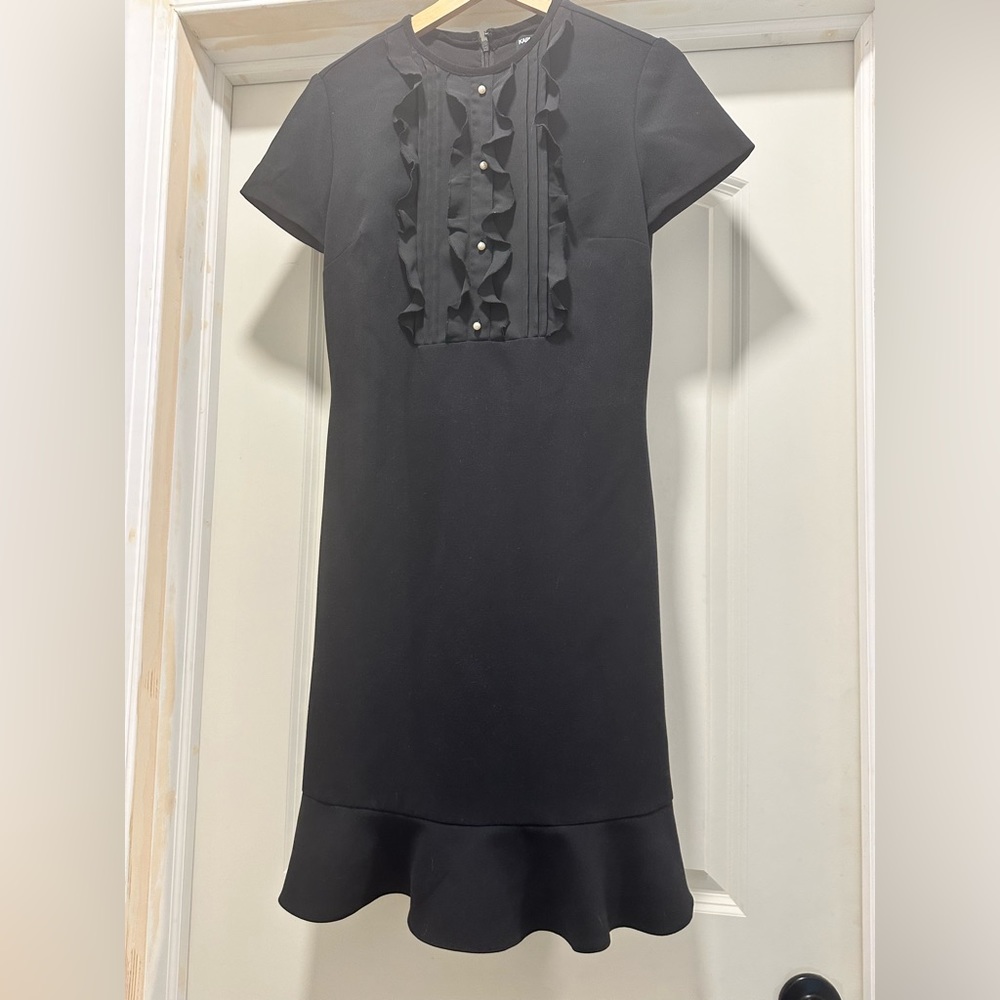 Black classic. Pearl-like button detail.